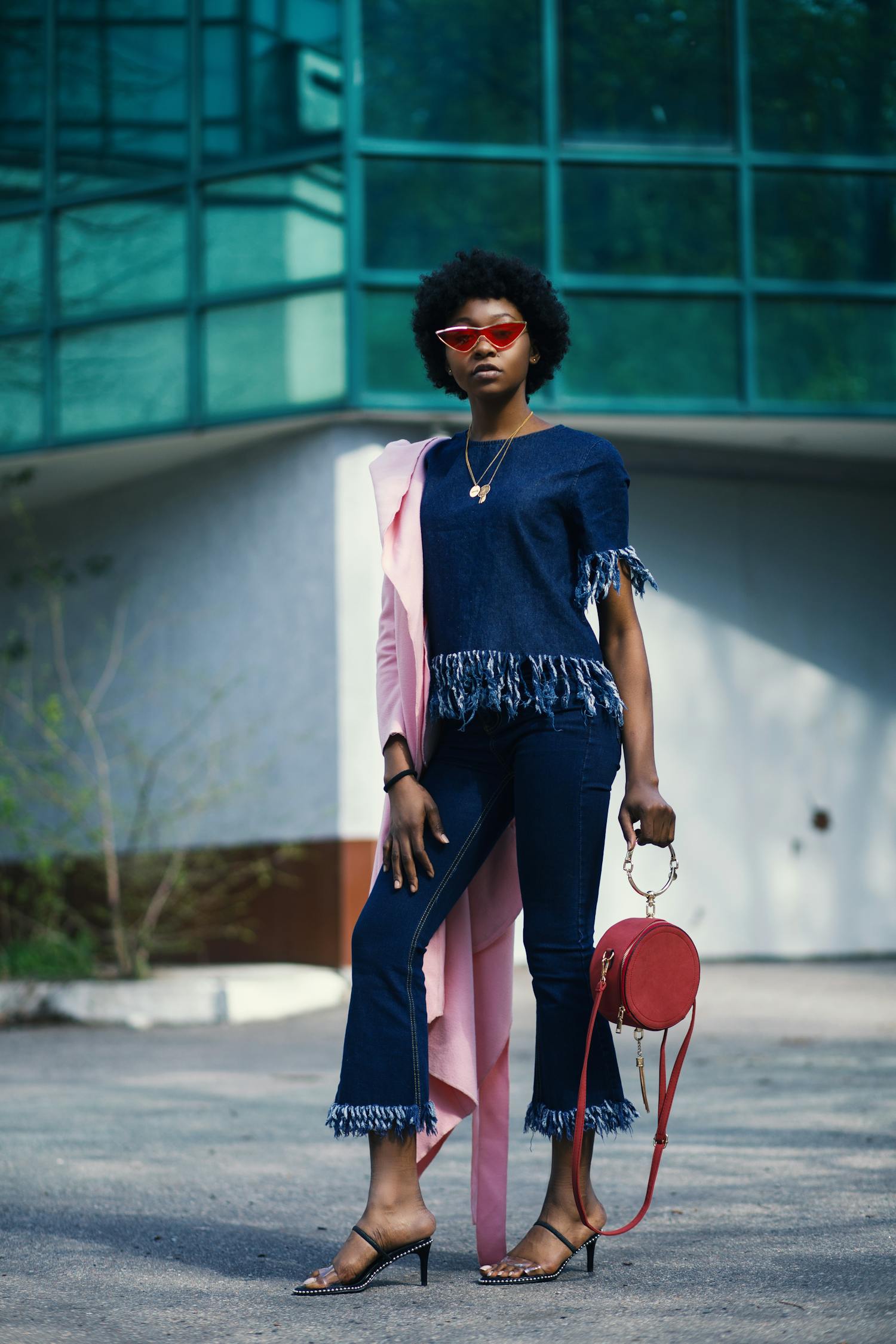 女士皮靴最新款式引領(lǐng)風(fēng)尚潮流，時(shí)尚必備之選！