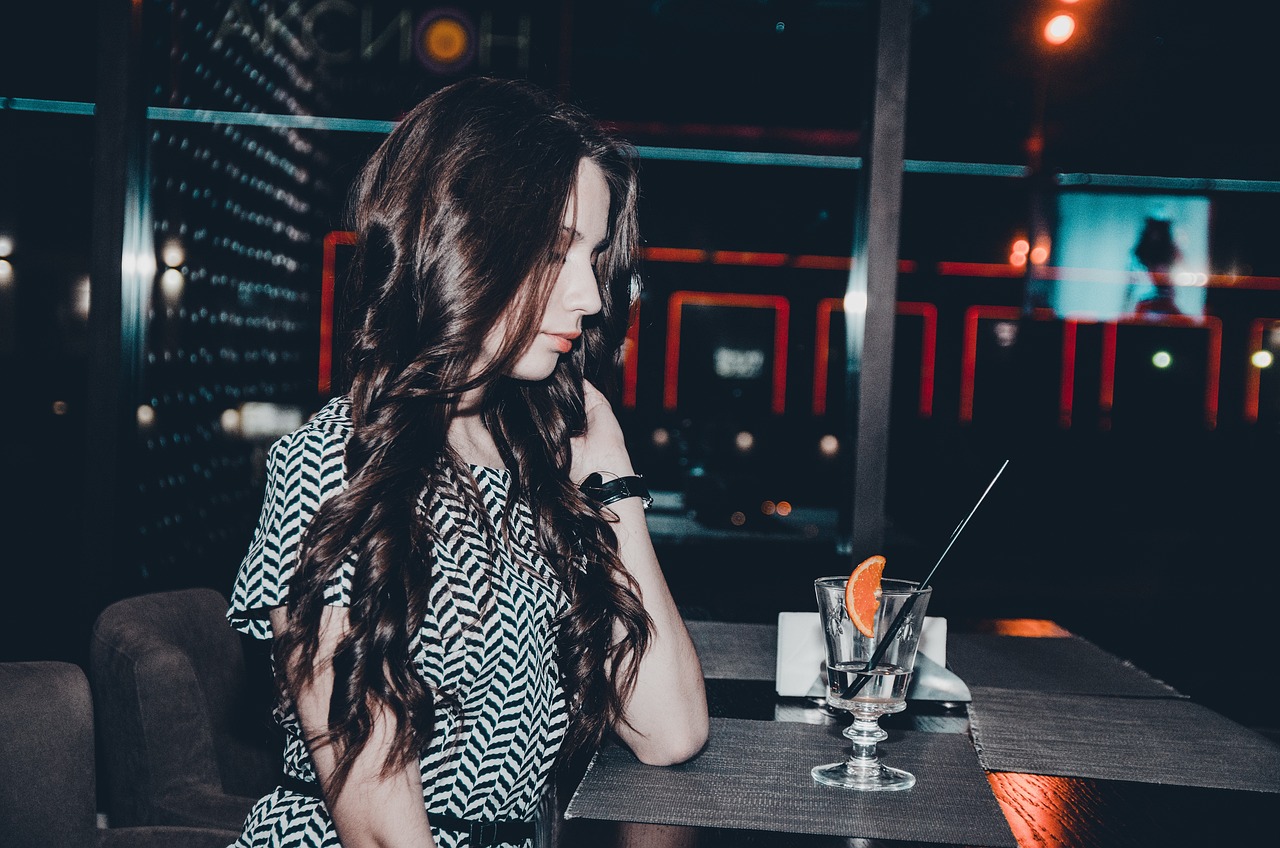 權(quán)力與欲望的交織，強(qiáng)吃的女主任最新章節(jié)