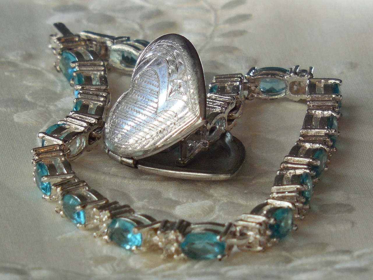 最新款白金項(xiàng)鏈圖片，時(shí)尚與優(yōu)雅的完美融合展現(xiàn)風(fēng)采