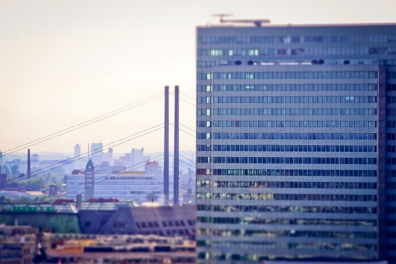 藍(lán)天下頭的女孩 第11頁