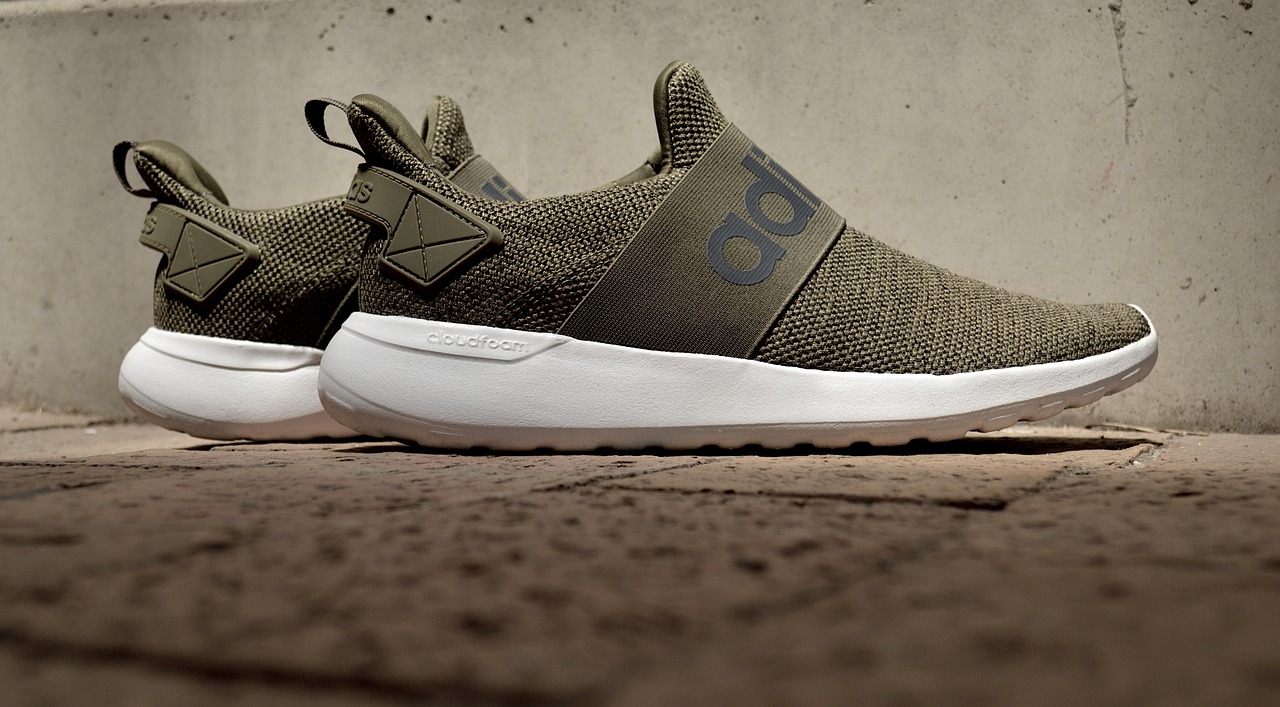 阿迪達(dá)斯2017新款男鞋，時(shí)尚與科技的完美融合