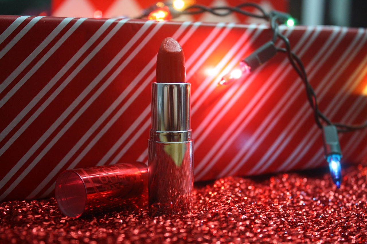 引領(lǐng)時(shí)尚潮流的炫彩魅力，最新口紅廣告獨(dú)家呈現(xiàn)