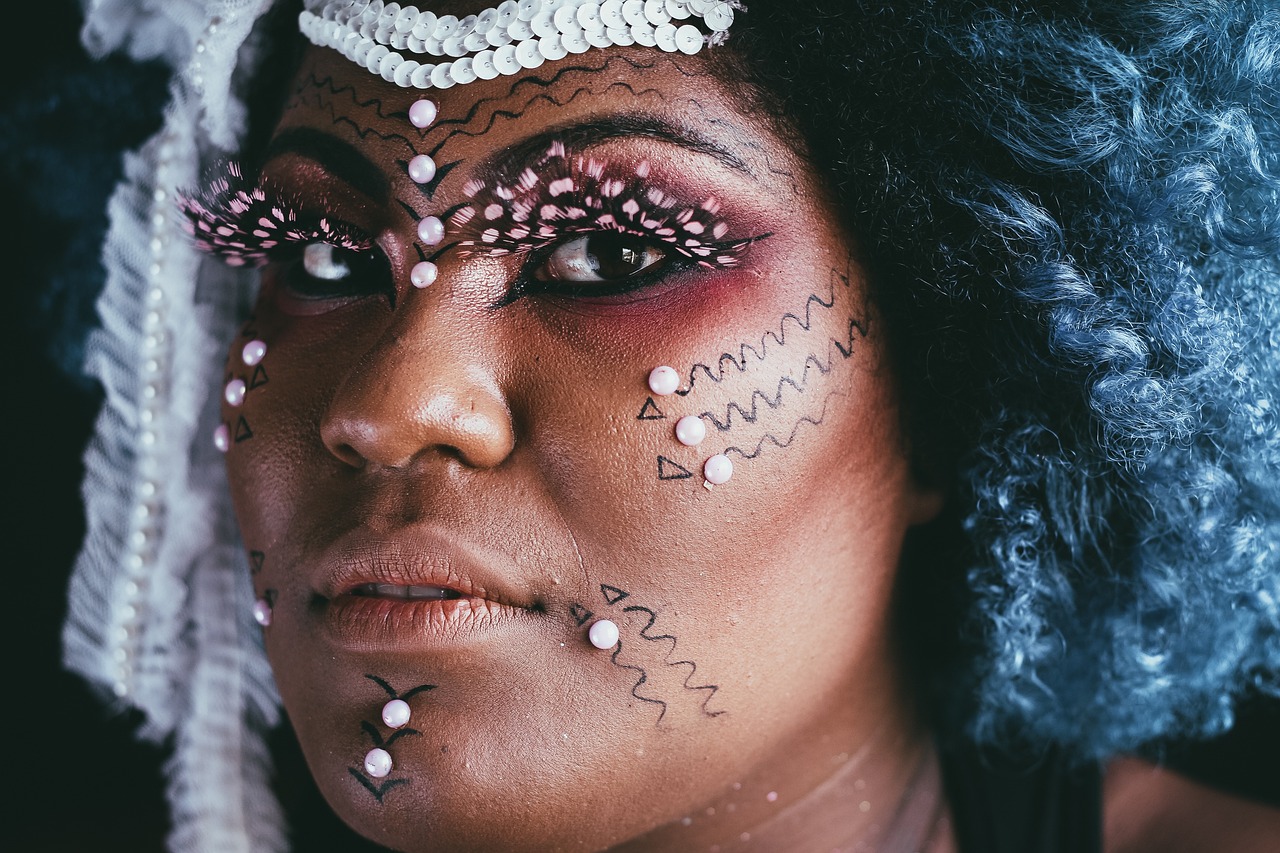 最新舞臺妝時尚潮流引領(lǐng)者，舞臺藝術(shù)妝容技巧全解析